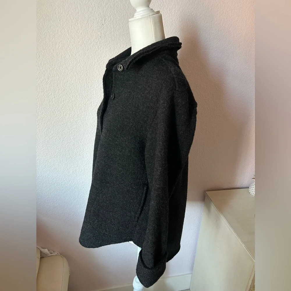 Cut Loose black 100% wool jacket button open front size XS but it runs big - Picture 4 of 11